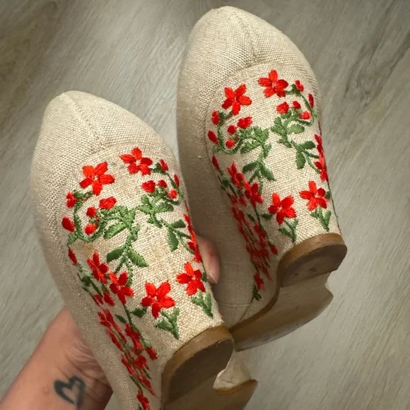 DeLISO. 1960s Vintage Floral Wedges - Picture 7 of 9